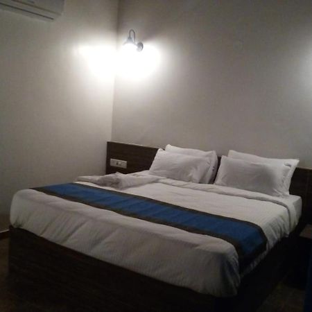 Feet Up Amaranth Resort Dāpoli 외부 사진