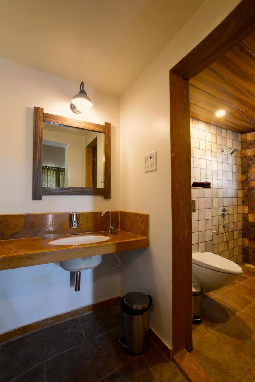 Feet Up Amaranth Resort Dāpoli 외부 사진