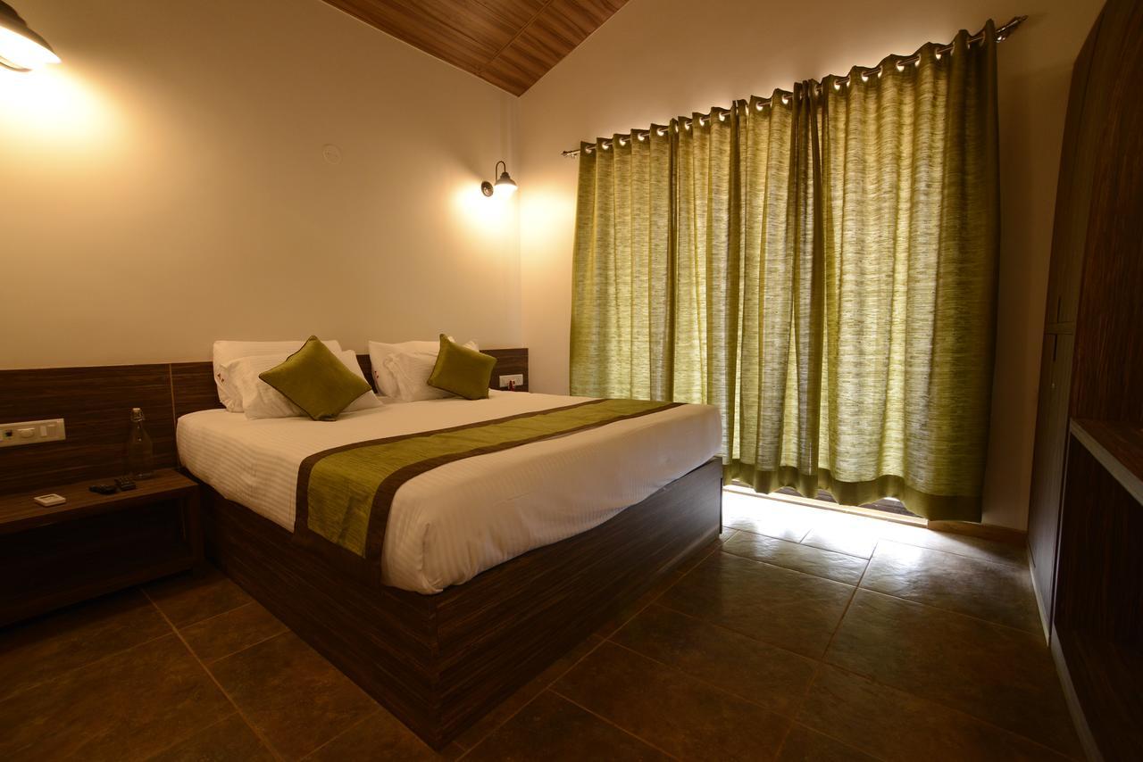 Feet Up Amaranth Resort Dāpoli 외부 사진